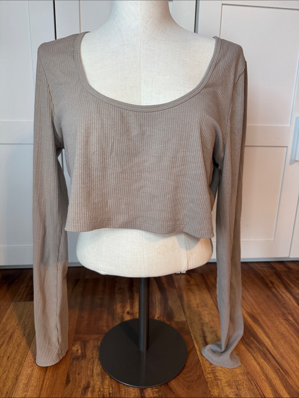 Aeropostale Taupe Ribbed Scoop-Neck Long Sleeve Crop Top
